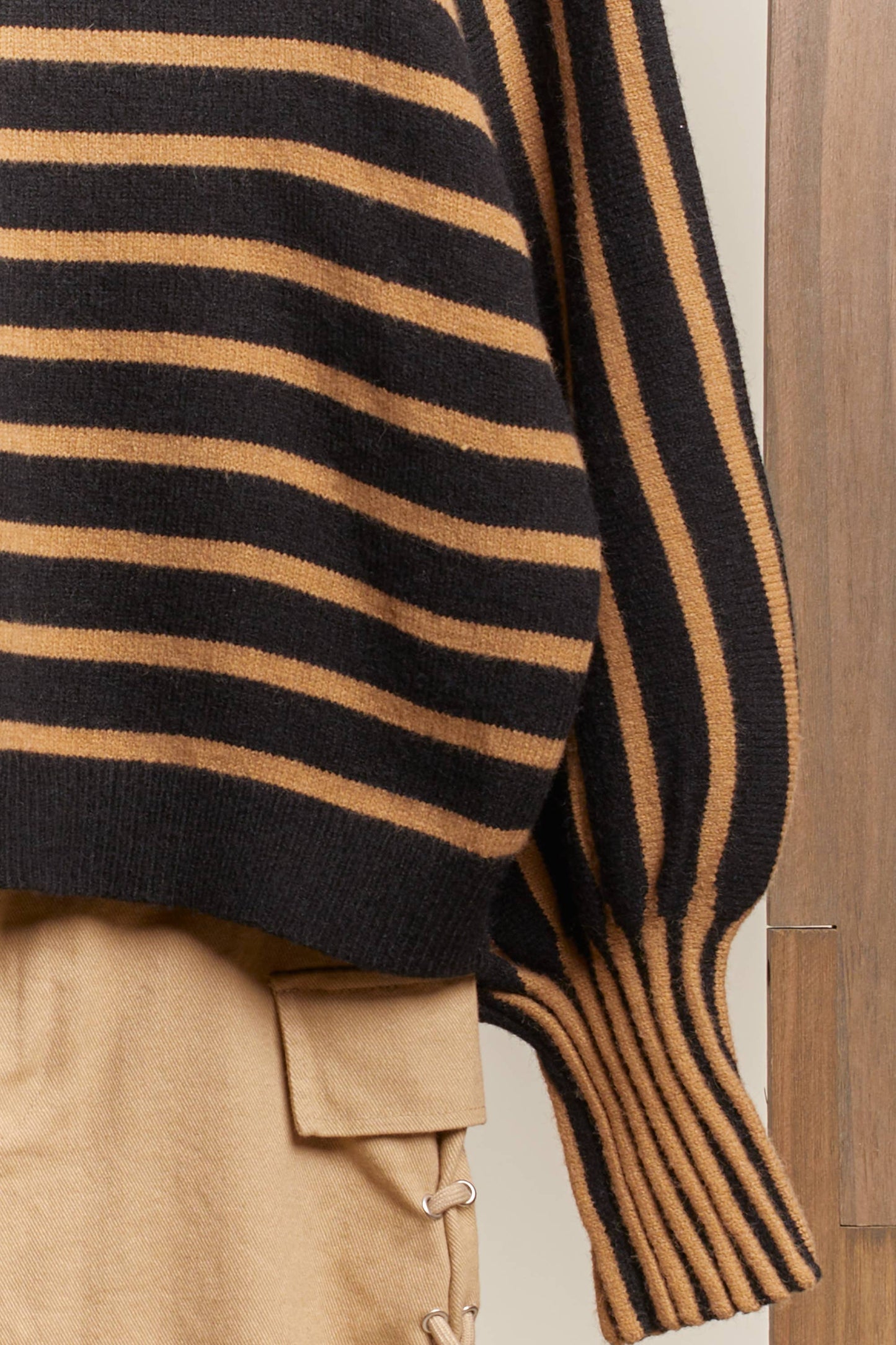 Stripe Puff Sleeve Sweater: Black/Brown / L